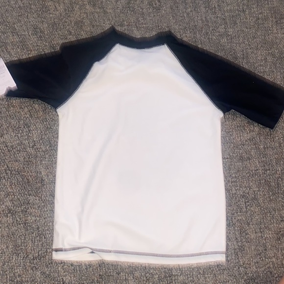 Carter’s rash guard - Picture 6 of 6